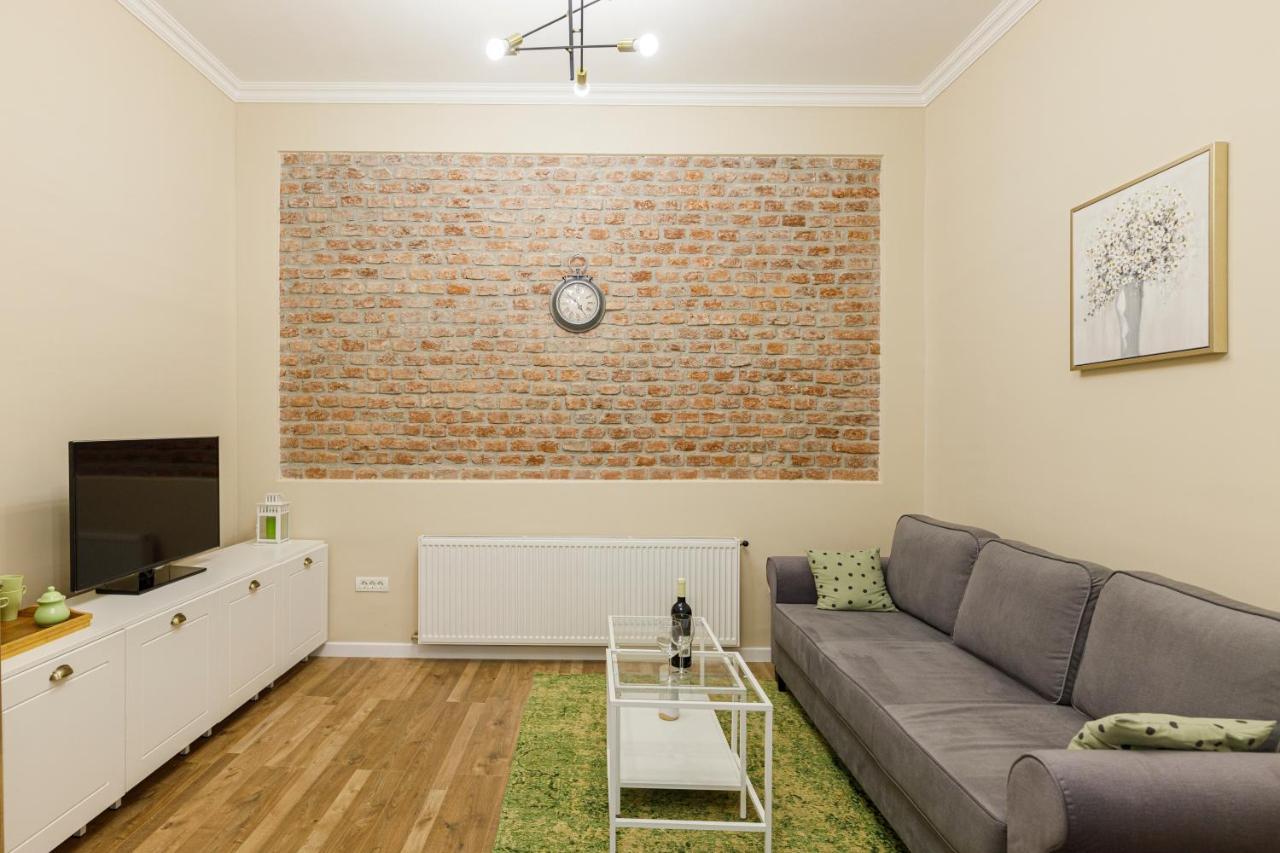 Beautiful Apartment In Heart Of Historical Center 티미쇼아라 외부 사진