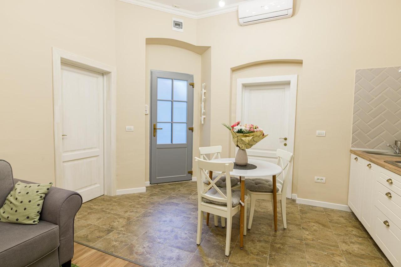 Beautiful Apartment In Heart Of Historical Center 티미쇼아라 외부 사진